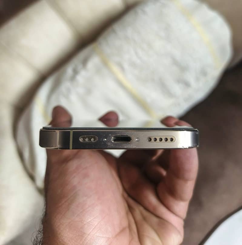 Apple iPhone 14 Pro 2