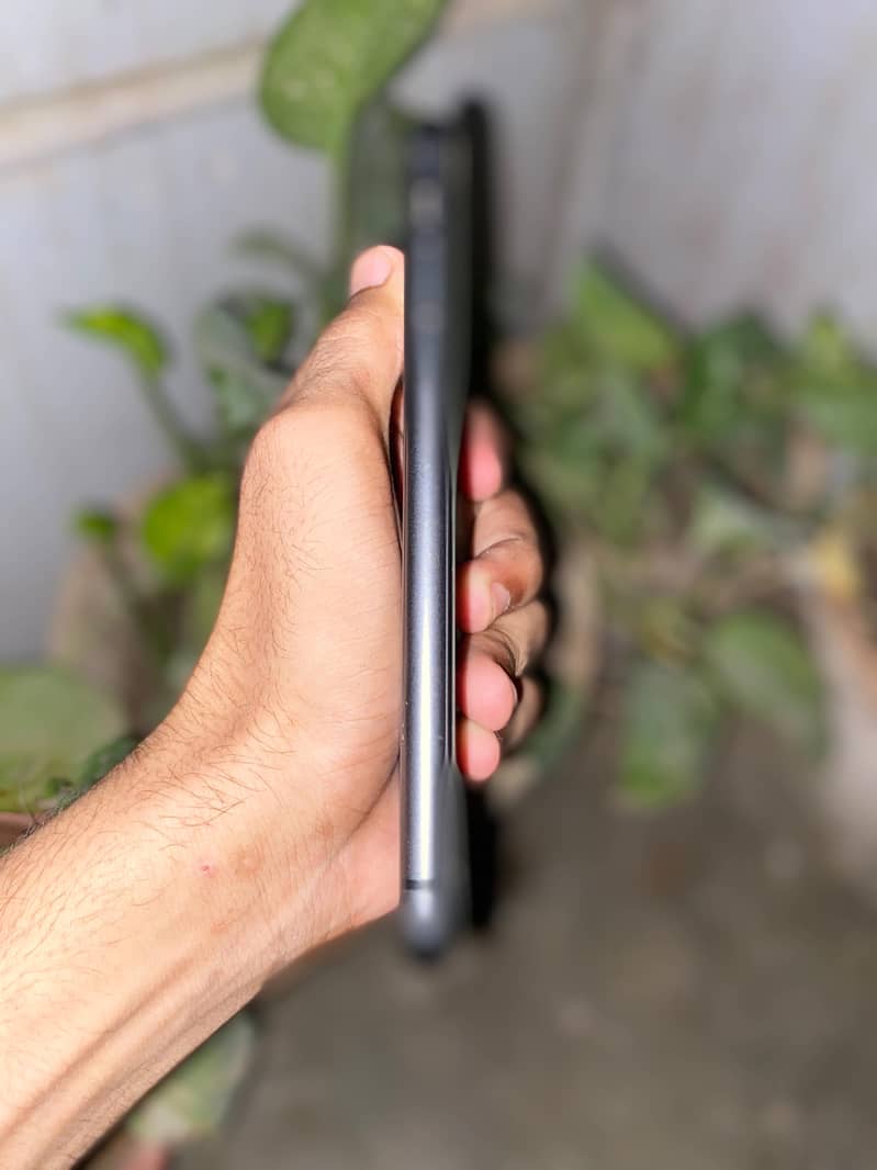 Apple iPhone 11 7