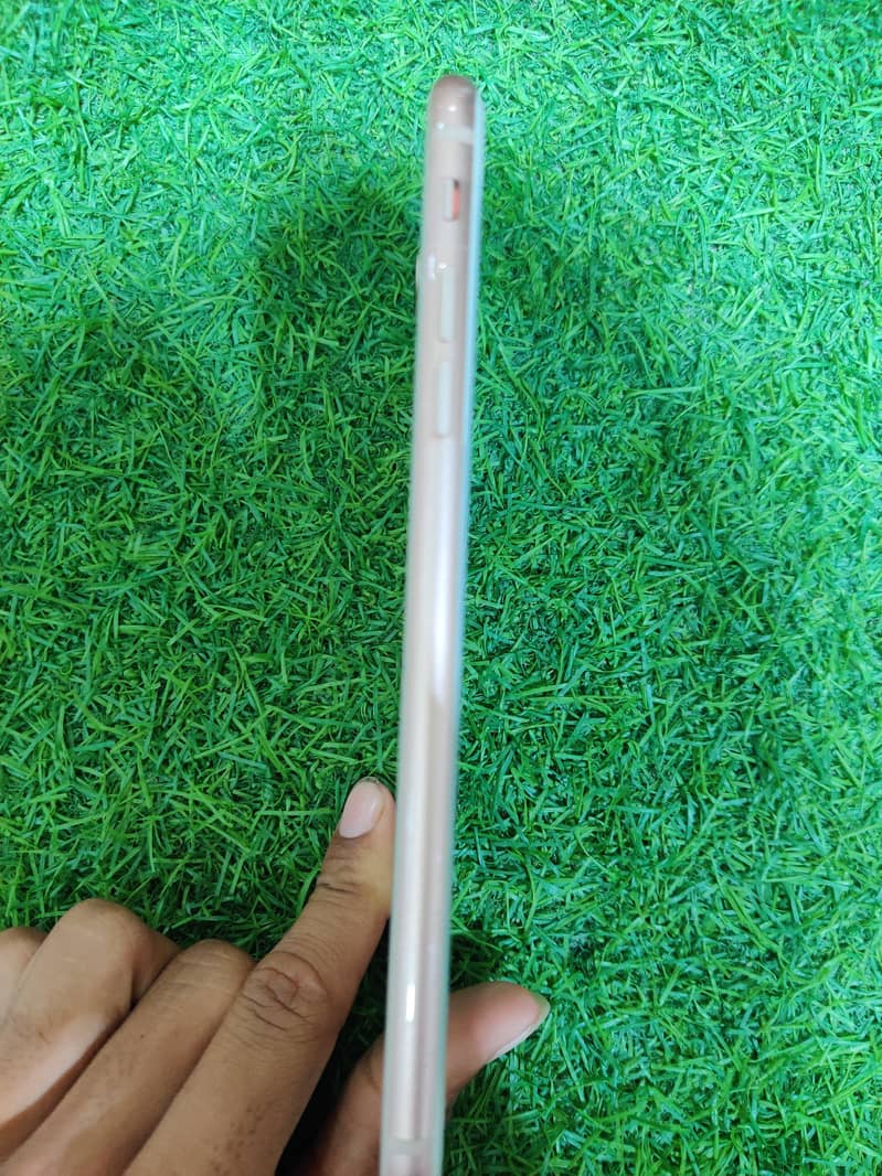 Apple iPhone 8 plus 4