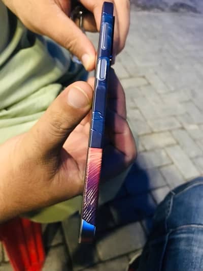 10/10 condition 8 gb ram 256 gb rom