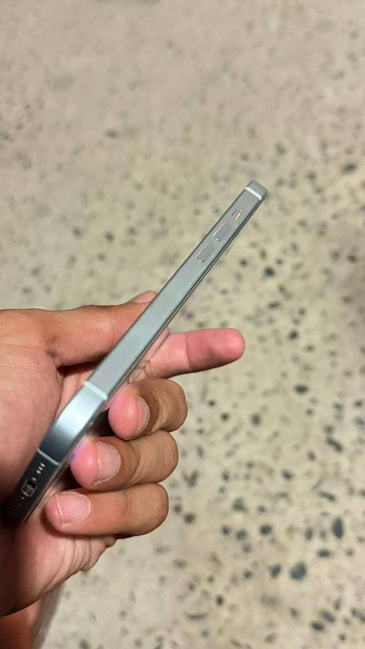 iPhone 15 2
