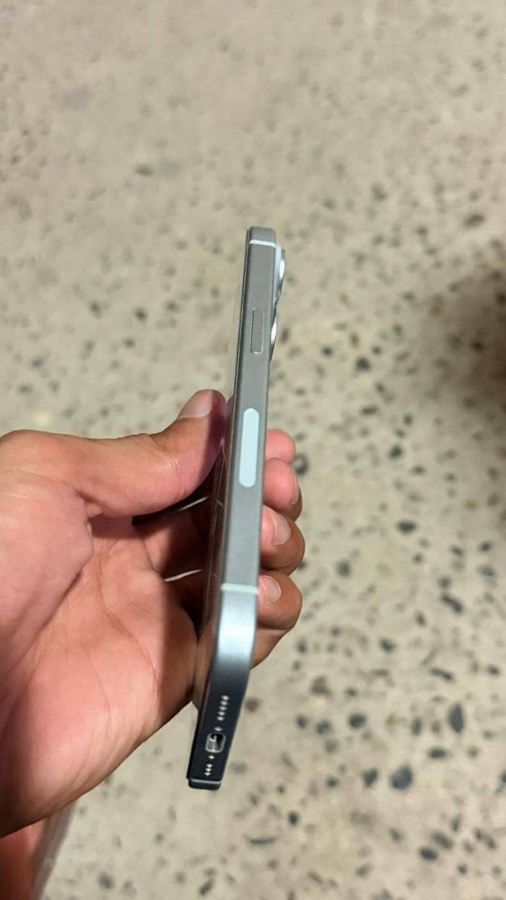 iPhone 15 3