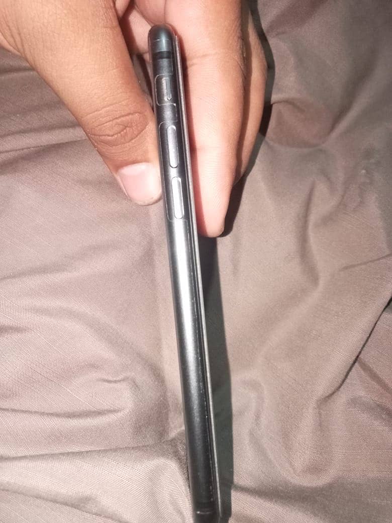 Apple iPhone 8 4