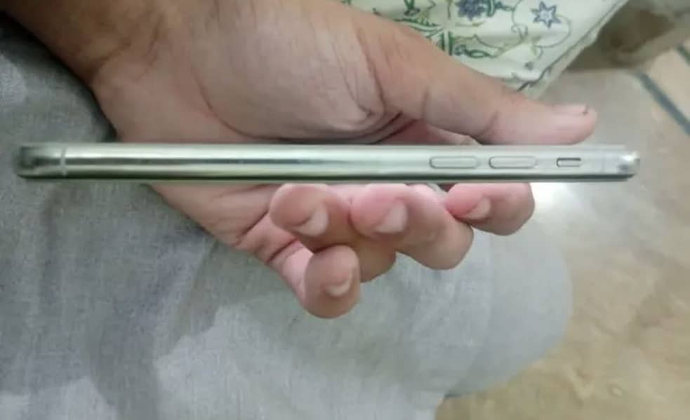 Apple iPhone X 4