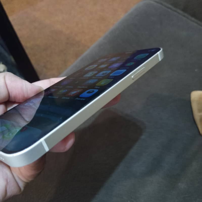 Apple iPhone 12 3