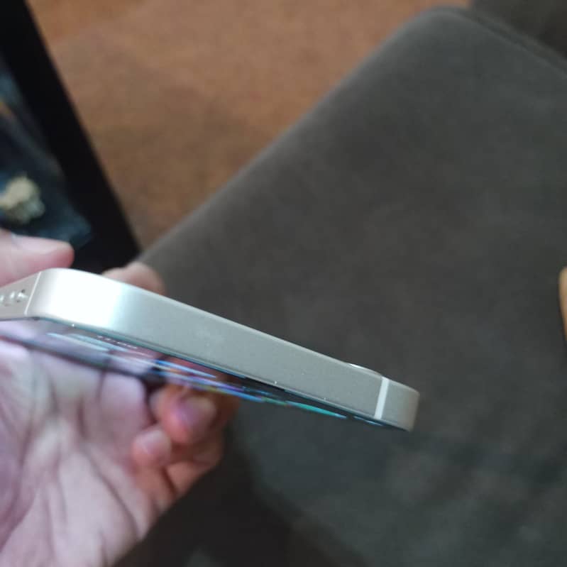 Apple iPhone 12 4