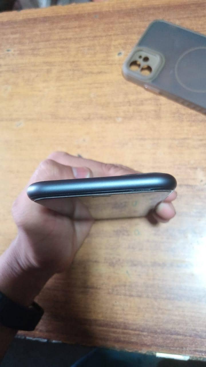 Apple iPhone 11 3