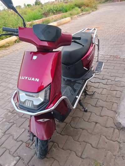 Luyuan S50 Scooty