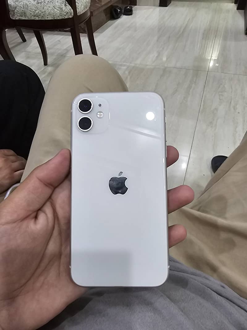 Apple iPhone 11 4