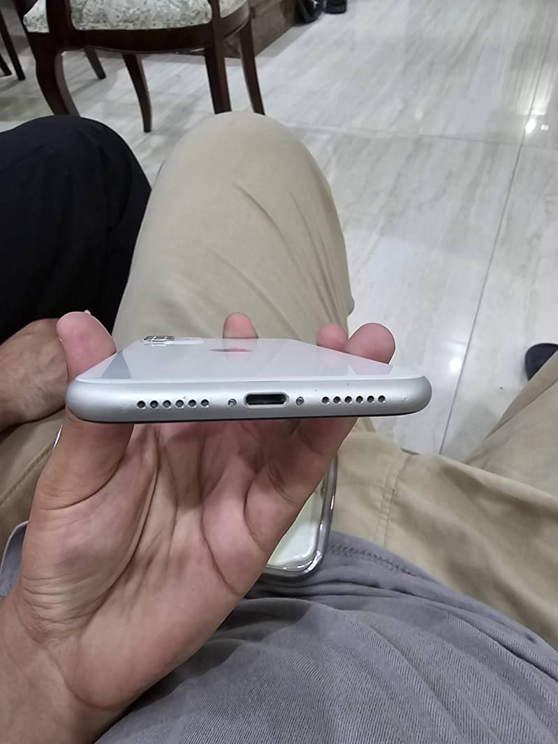 Apple iPhone 11 5