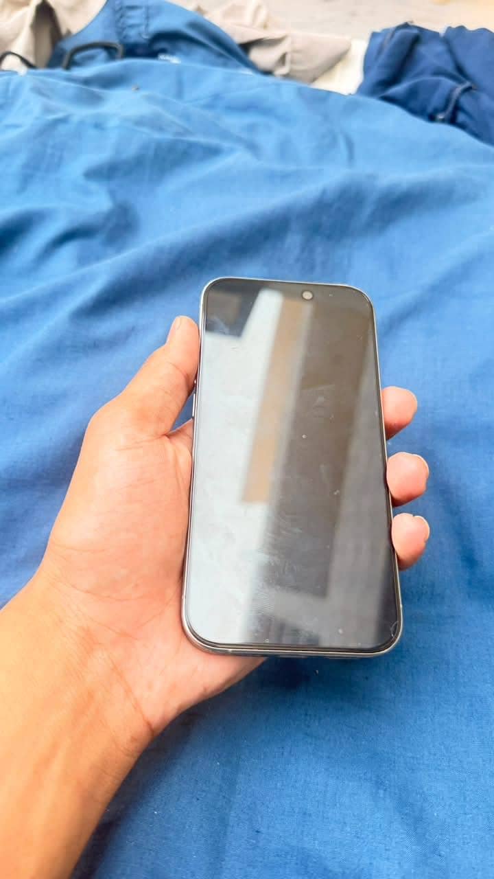 Apple iPhone 15 Pro 2