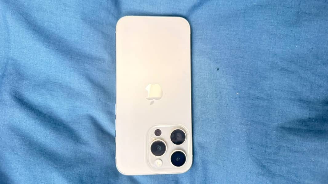 Apple iPhone 15 Pro 4