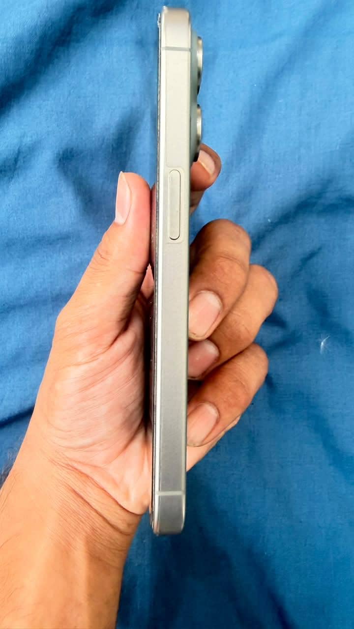 Apple iPhone 15 Pro 6