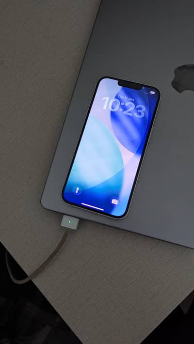 Apple iPhone 13