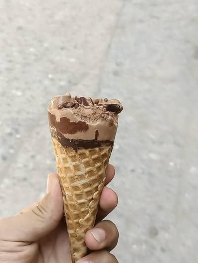 Tuck Shop Ka lyia Saleman helpler required Hai 1