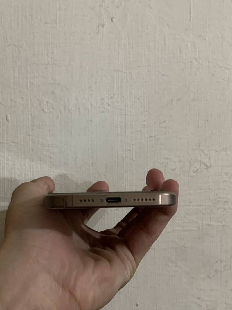 Apple iPhone 16 Pro Max 3