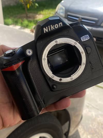 Nikon d70 dslr with proffesional lens