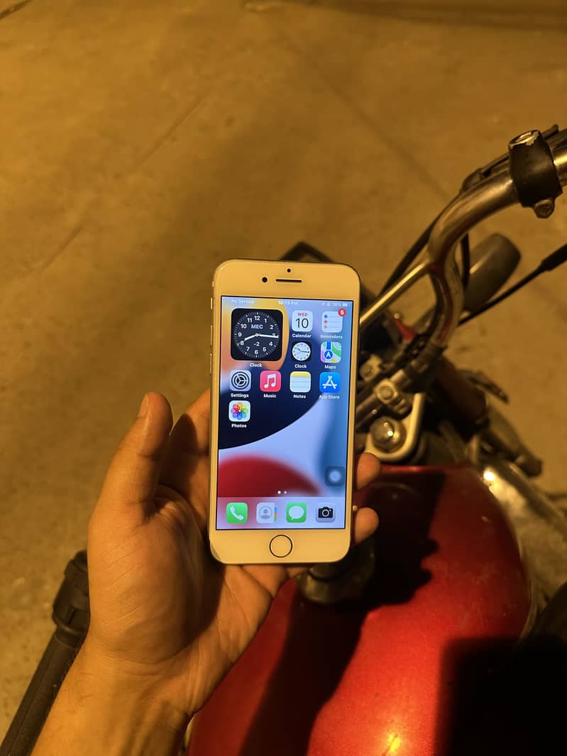 Apple iPhone 7 3