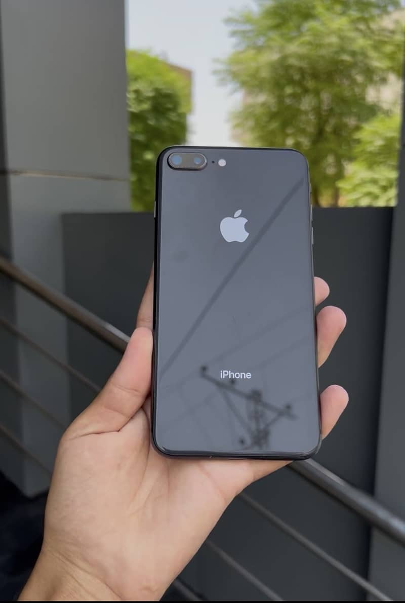Apple iPhone 8 Plus 0