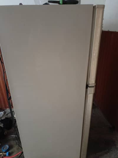 Dawlance fridge medium size for sale