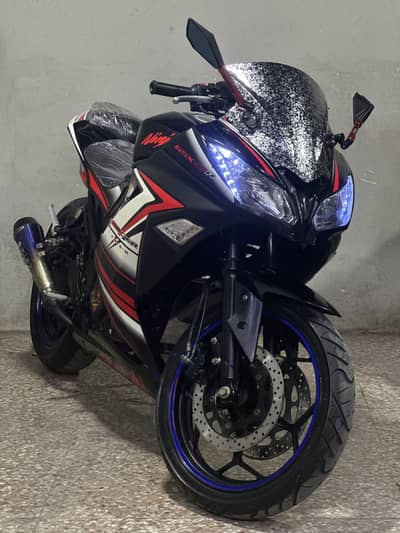 Kawasaki ninja 250cc 2023 model ( sports heavy bike)