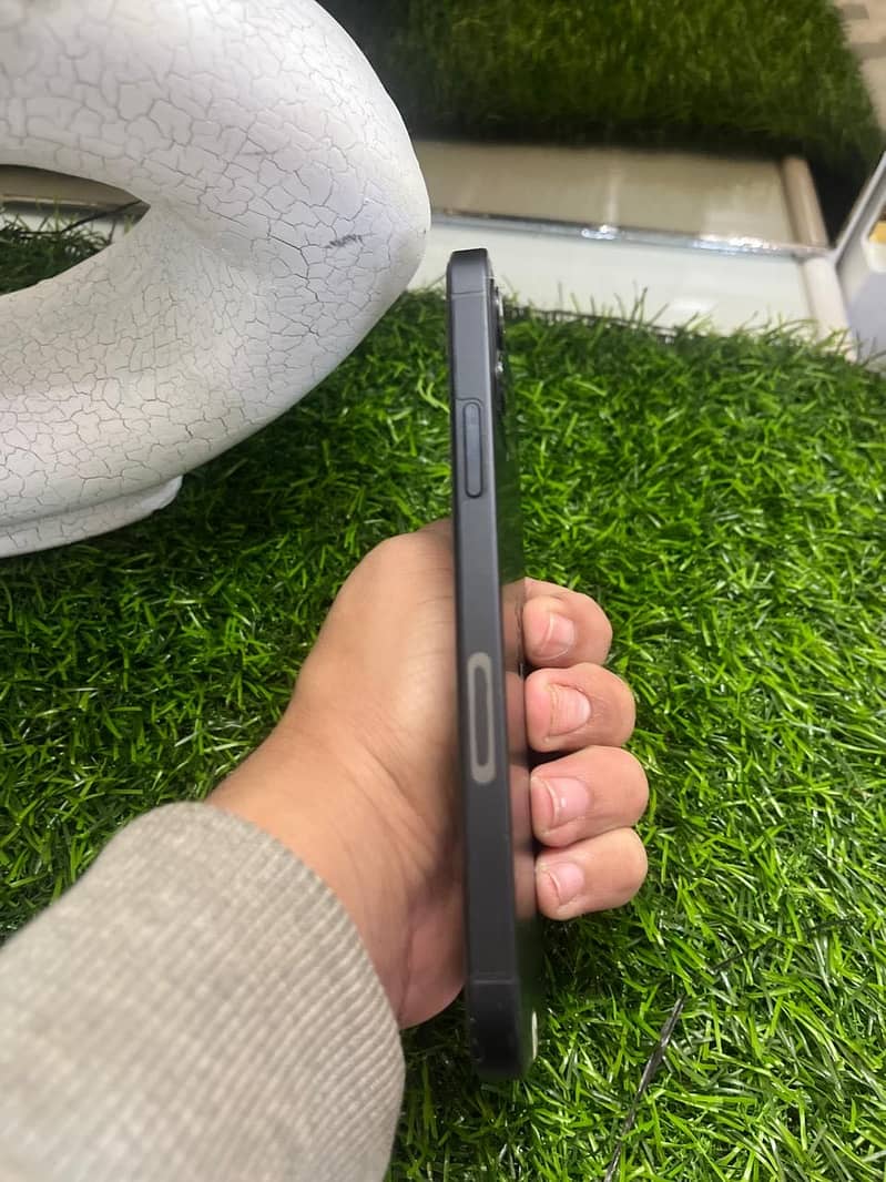 Apple iPhone 12 3