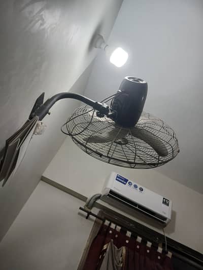 Bracket Fan For Sale | NOT WORKING