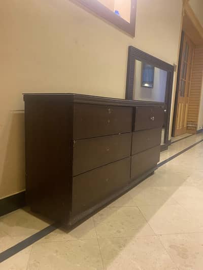 dressing table + Mirror + Dispenser