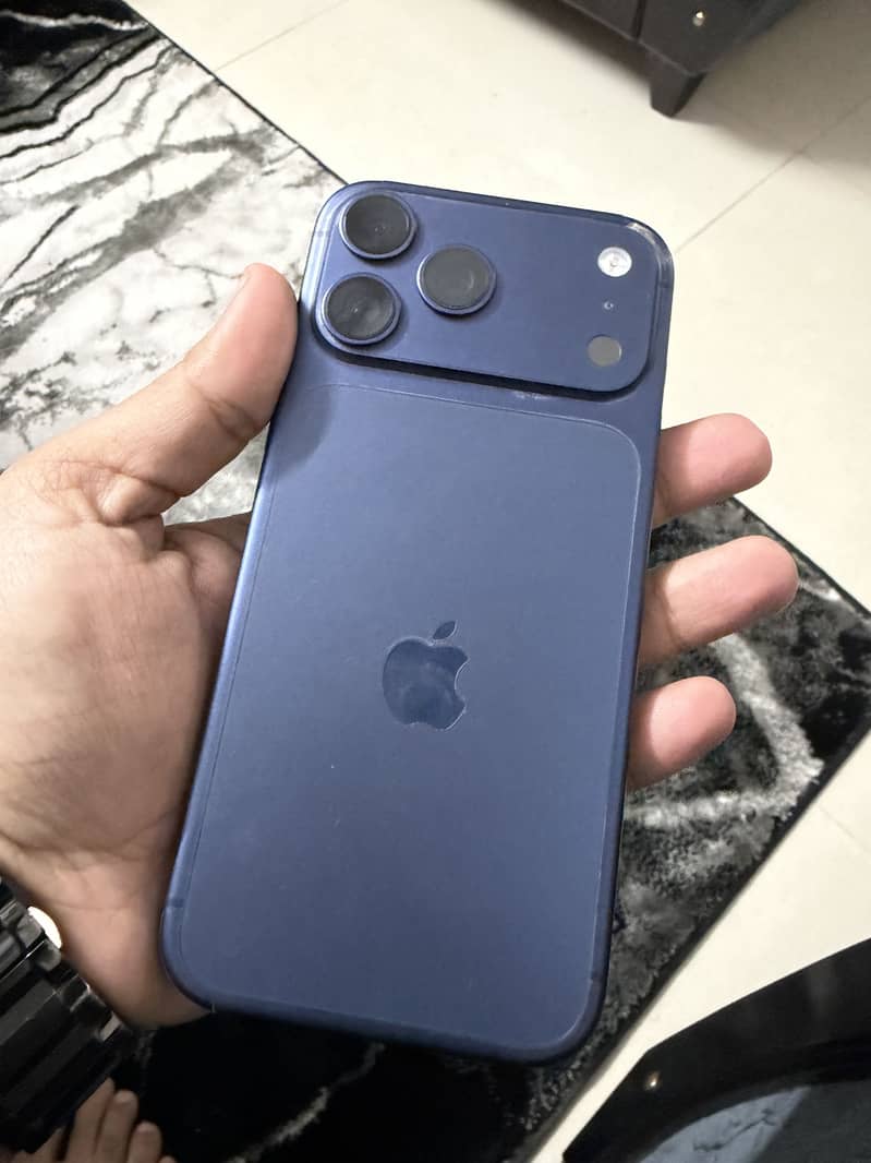 Apple iPhone 17 Pro Max 1