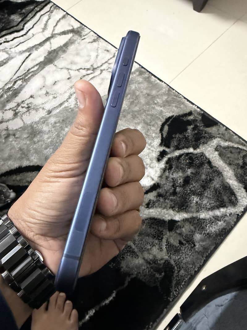 Apple iPhone 17 Pro Max 4