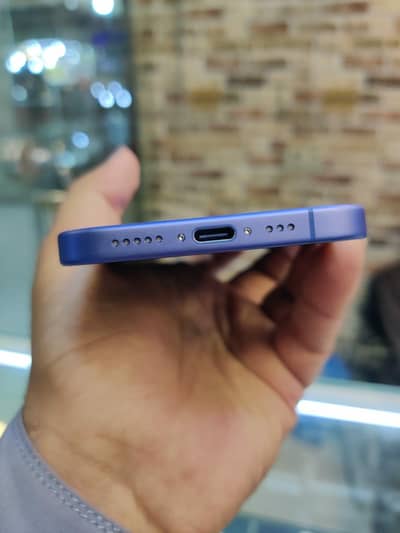 Apple iPhone 16