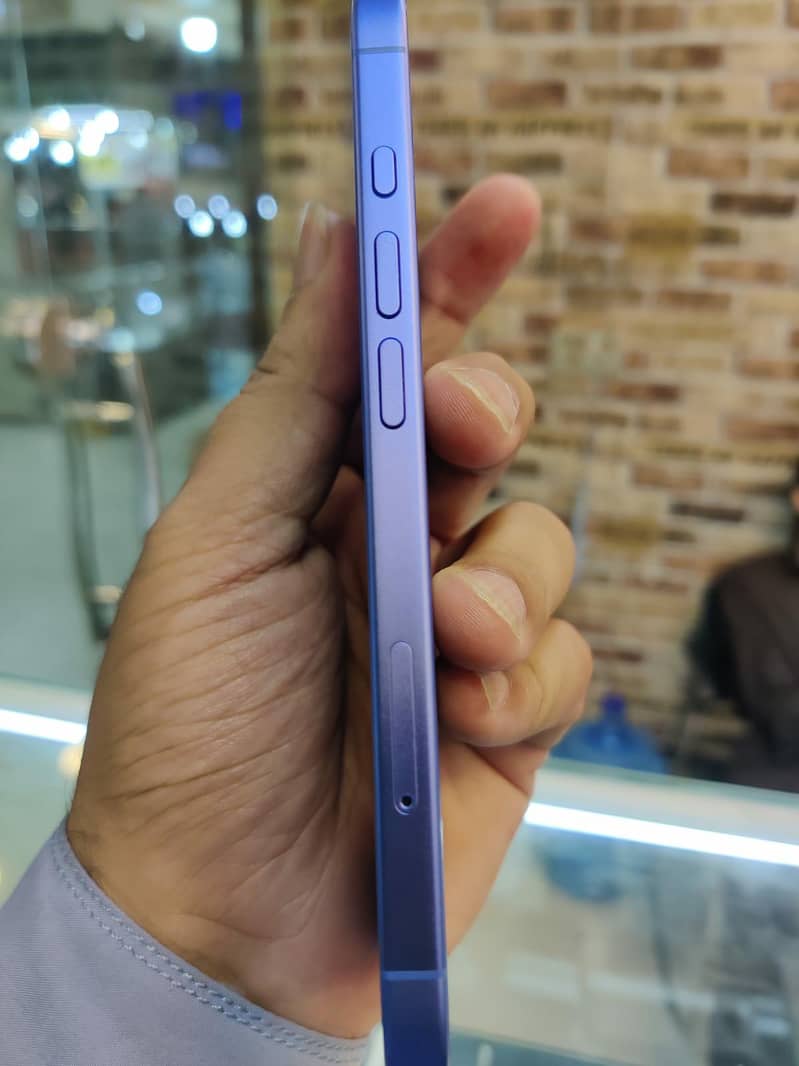 Apple iPhone 16 1