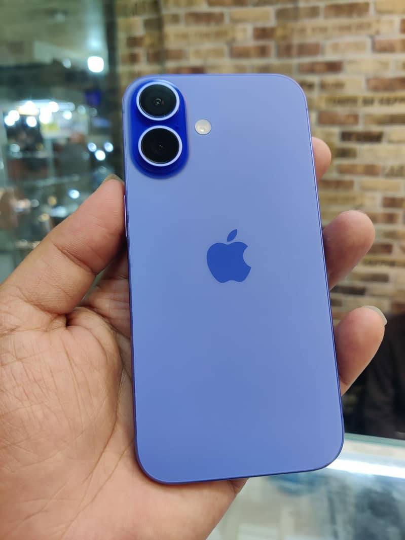 Apple iPhone 16 2