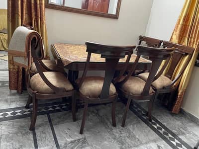 Dining Table almost new