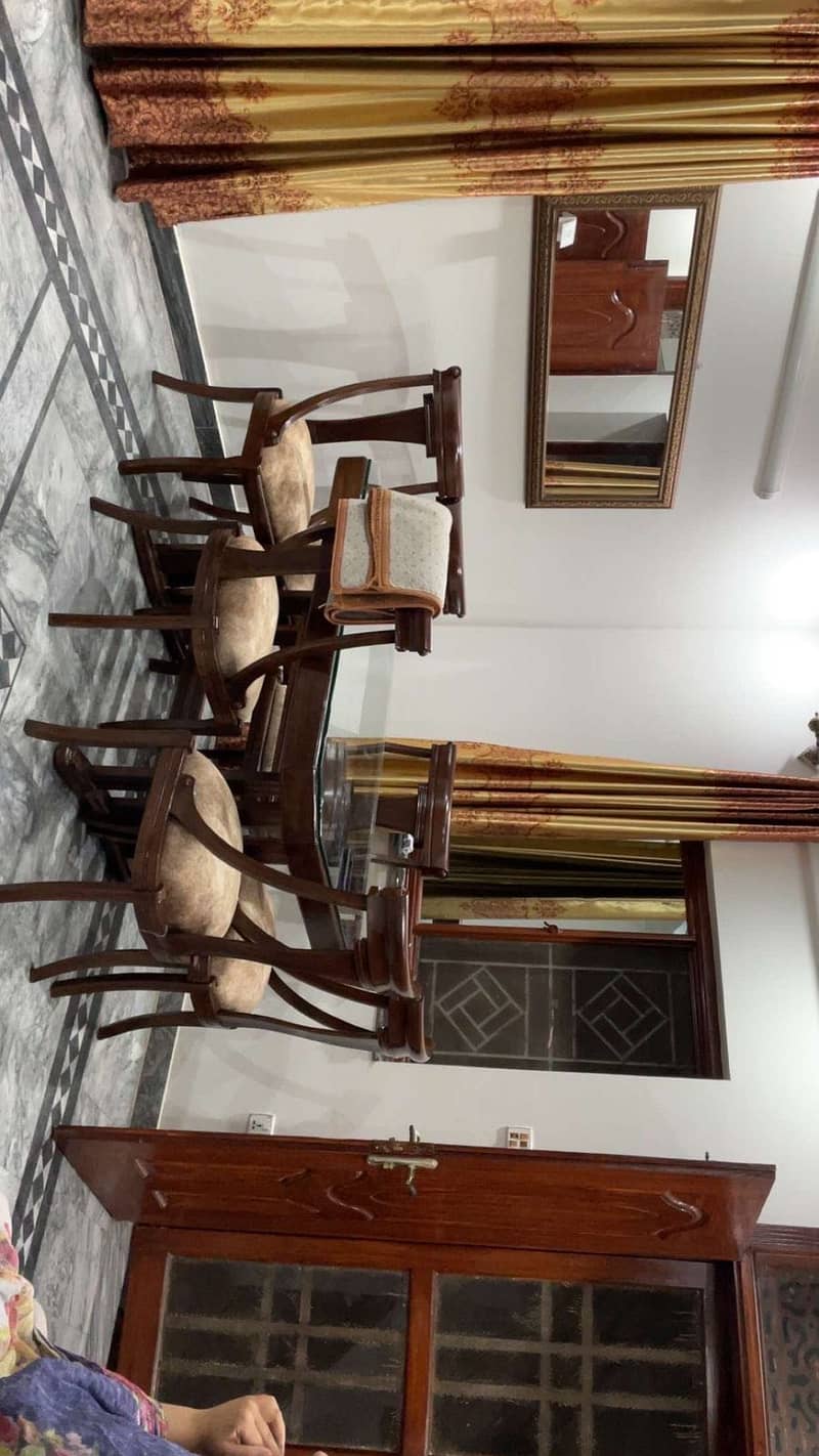 Dining Table almost new 4