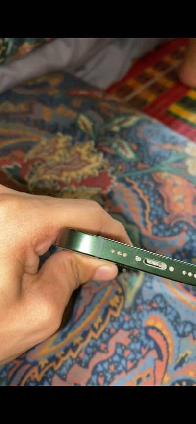 Apple iPhone 13