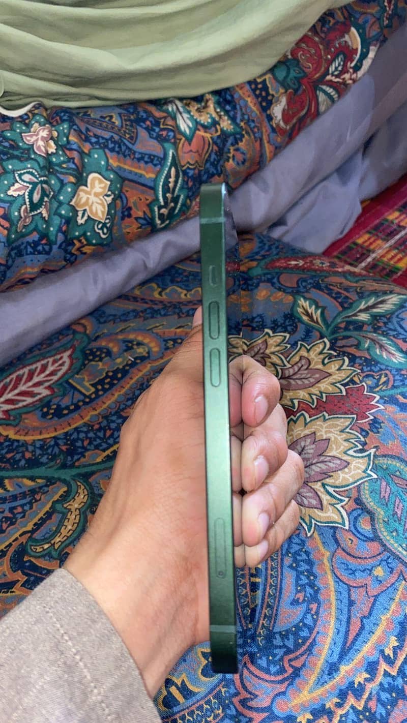 Apple iPhone 13 3