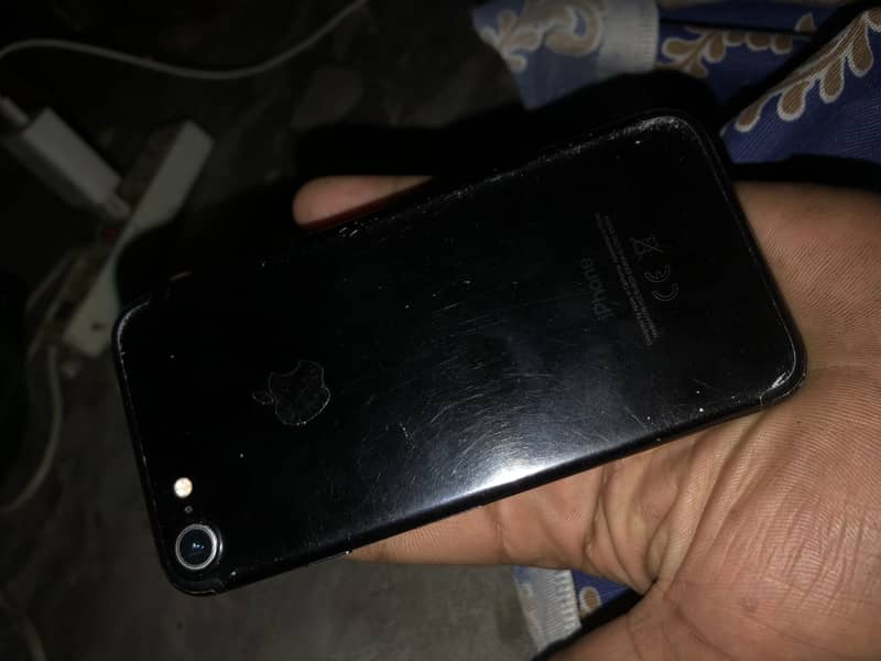 Apple iPhone 7 0