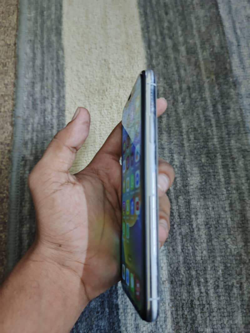 Apple iPhone X 3