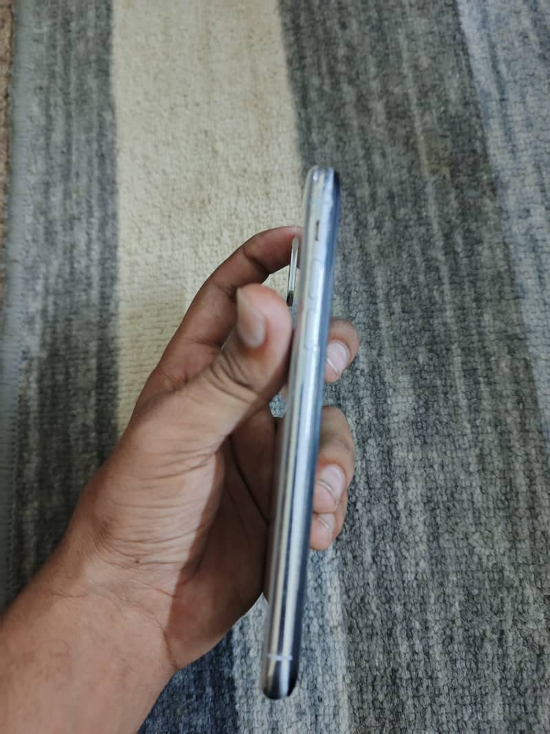 Apple iPhone X 4