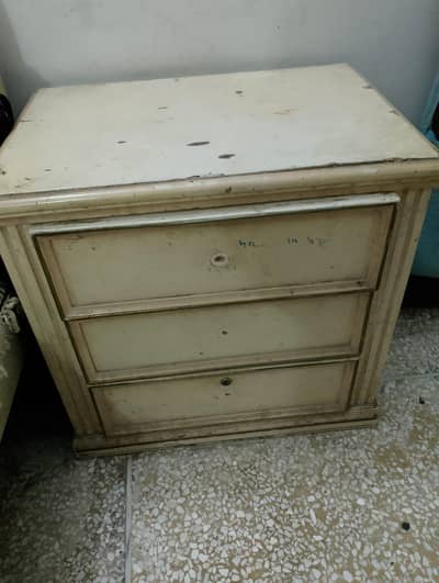 Dressing table and 2 side tables for sale