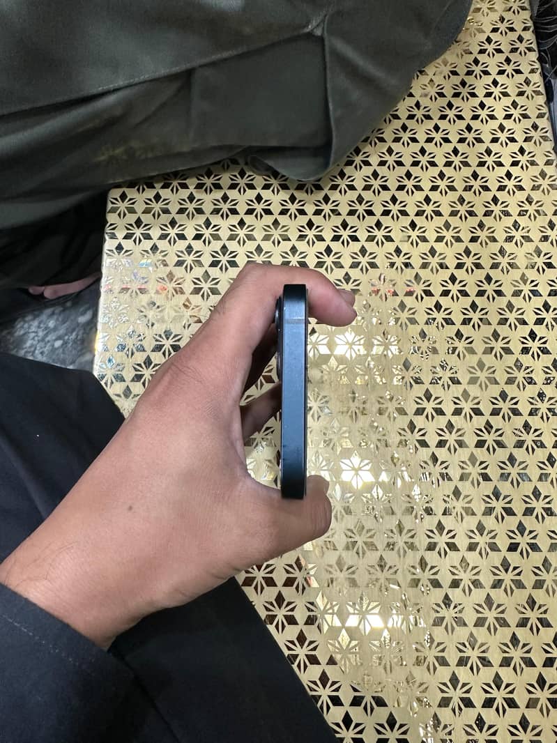 Apple iPhone 13 3