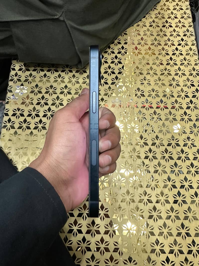 Apple iPhone 13 4
