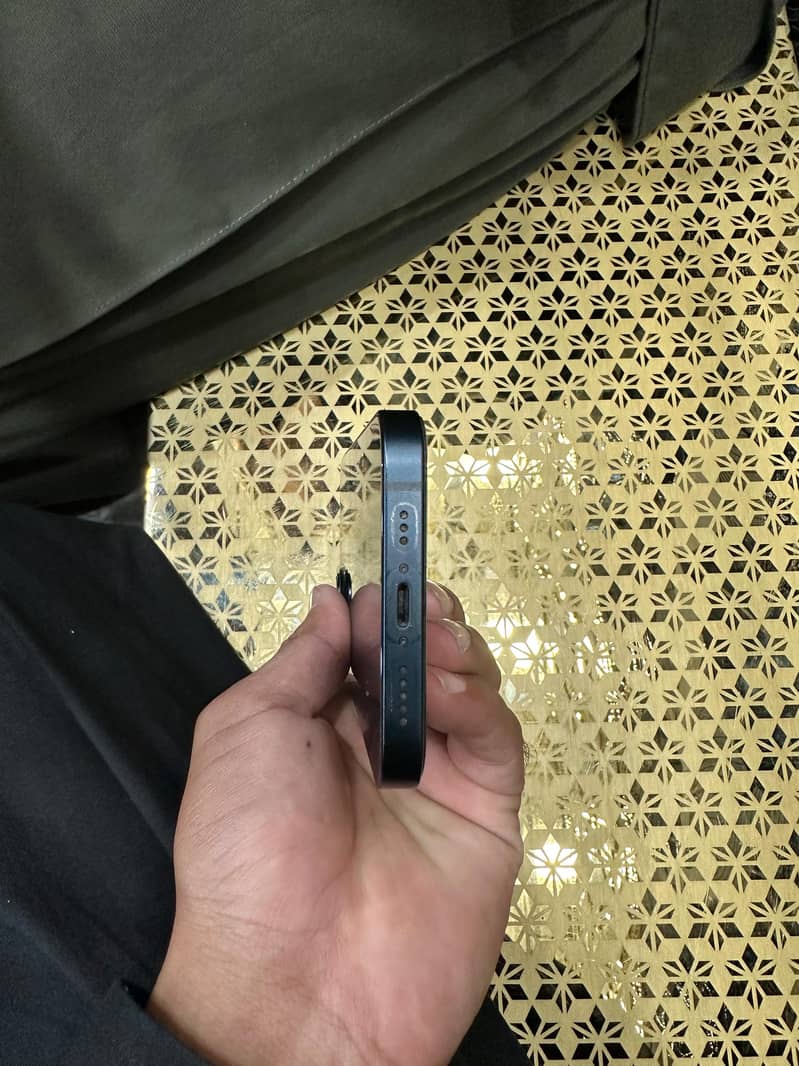 Apple iPhone 13 7