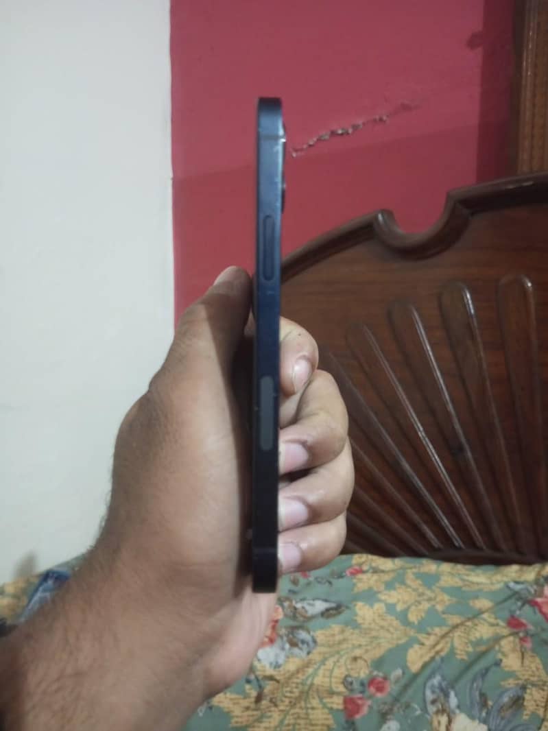 Apple iPhone 12 3