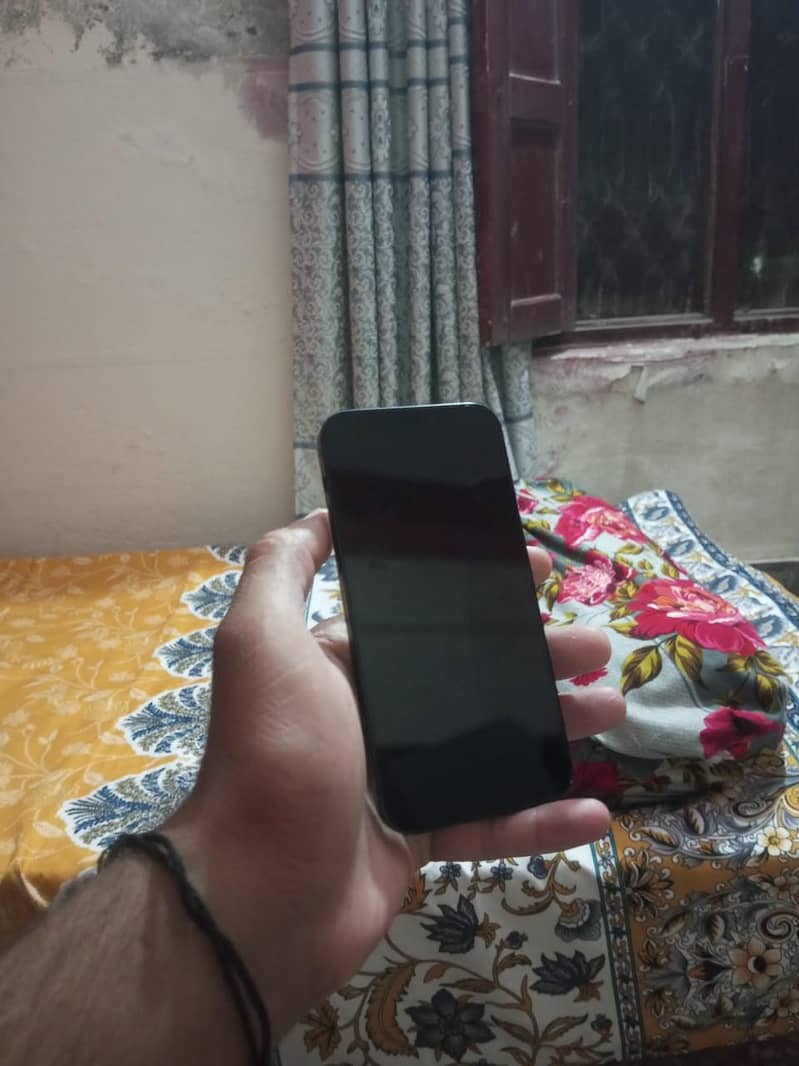 Apple iPhone 12 4