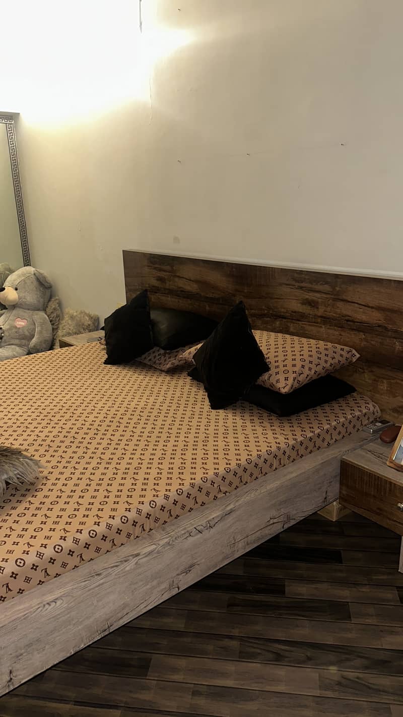 King size bed 2