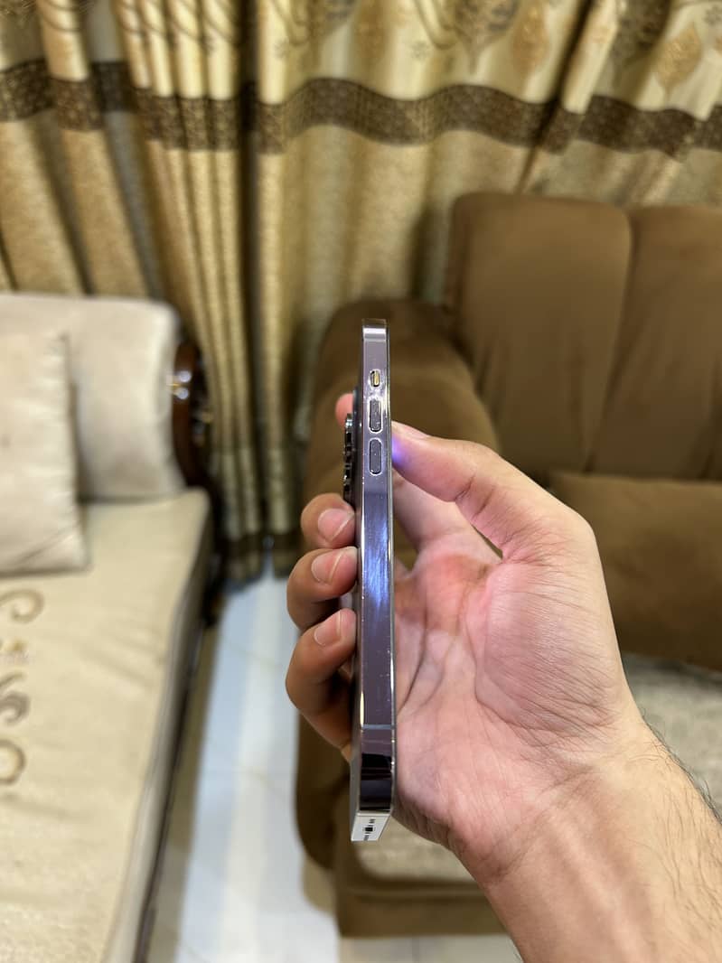 iPhone 14 Pro 4