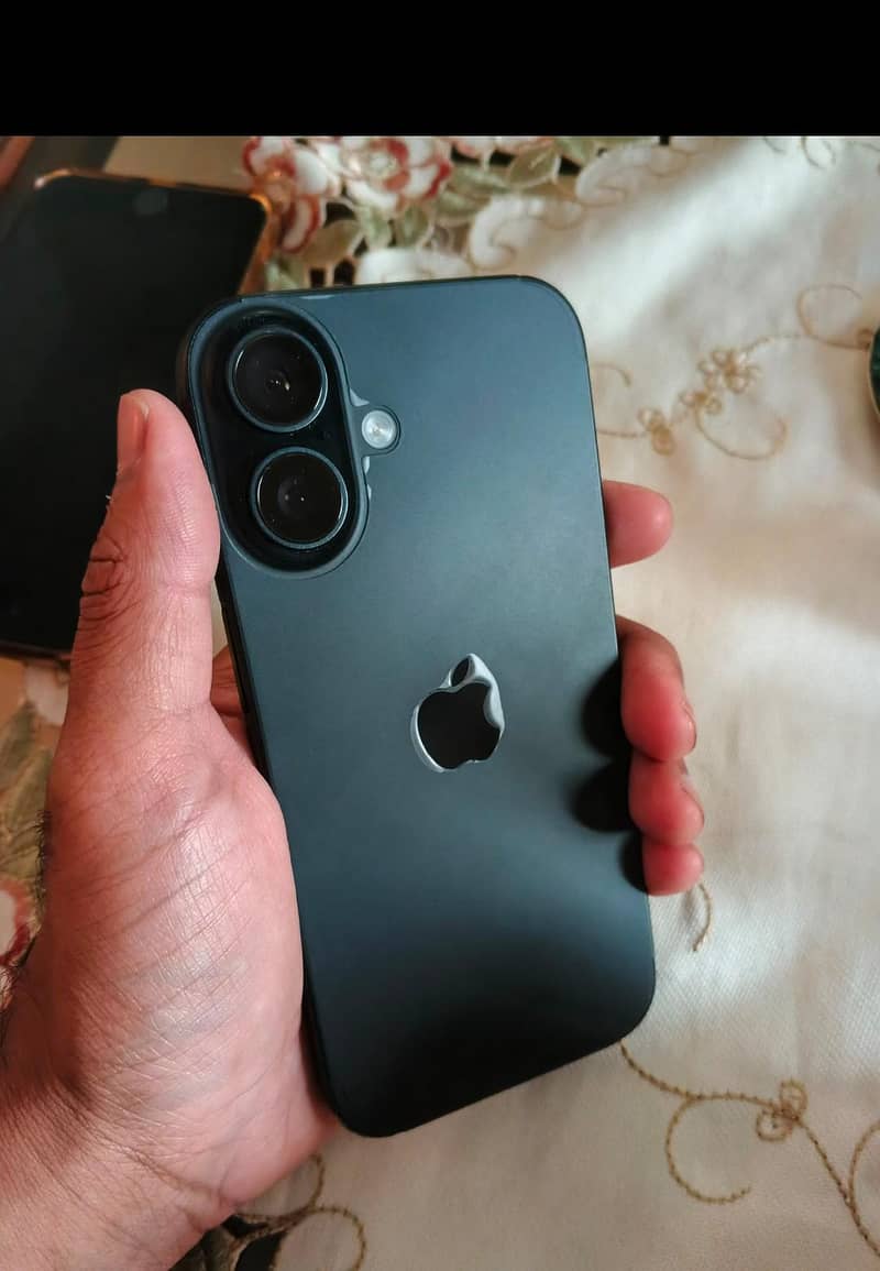 Apple iPhone 16 1