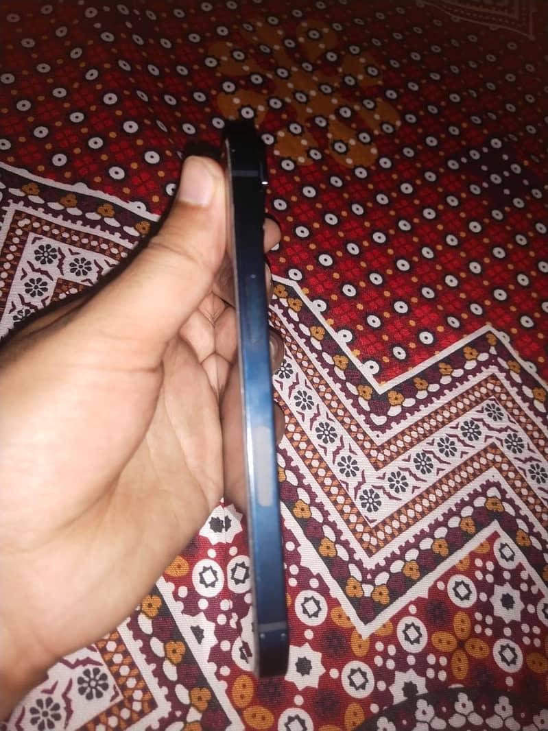 Apple iPhone 13 1